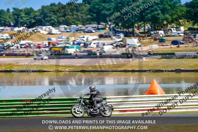 Vintage motorcycle club;eventdigitalimages;mallory park;mallory park trackday photographs;no limits trackdays;peter wileman photography;trackday digital images;trackday photos;vmcc festival 1000 bikes photographs